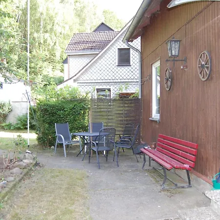 Grosses Haus Am Waldrand Mit Garten Und Parkplatz